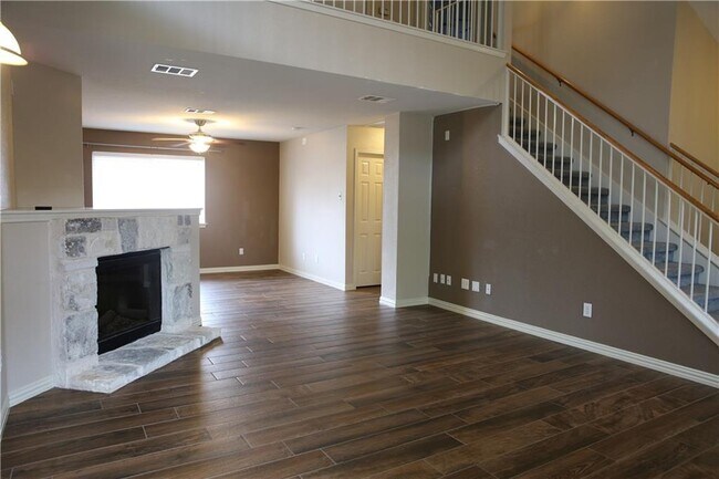 Building Photo - 525 Grey Feather Ct