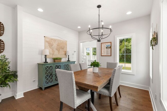 Building Photo - Designer Home near Auburn University's Campus!