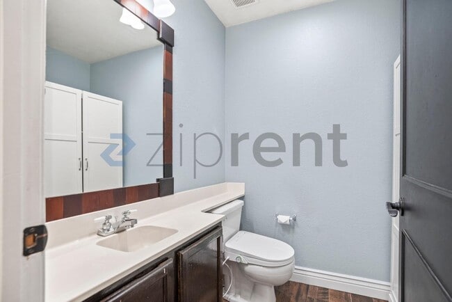 Building Photo - 5045 Hiller Ln