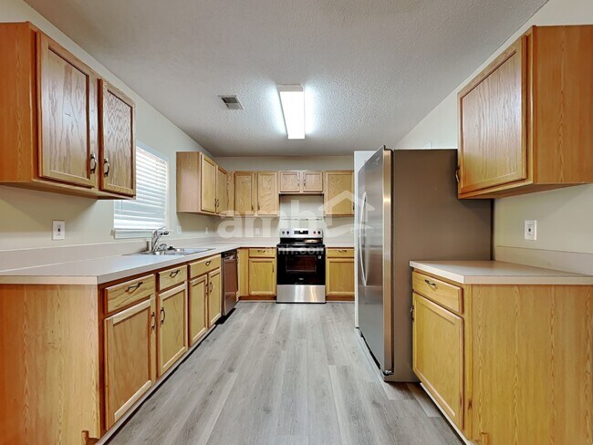 Building Photo - 14 Hidden Lakes Ln