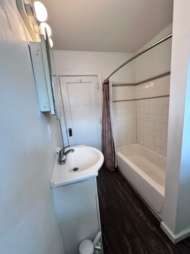 Building Photo - 2712 Woodlawn St