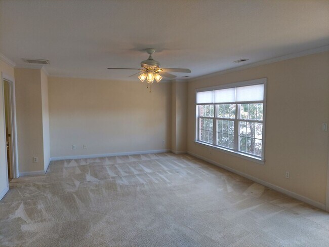 Building Photo - 3 Bed 2.5 Bath Townhouse