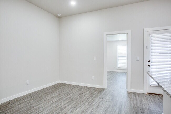 Building Photo - 10518 Abbeville Ave