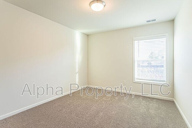 Building Photo - 15 Apricot Ln