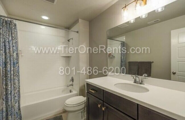 Building Photo - NO DEPOSIT option available for qualified ...