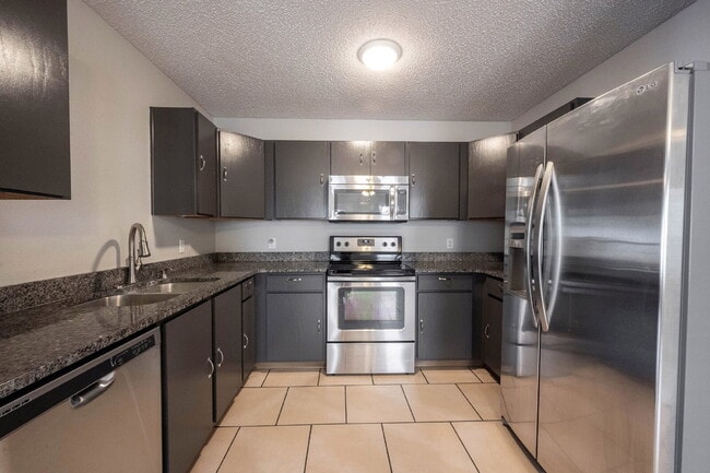 Building Photo - "Charming 4-Bedroom Home in Noblesville with Spacious 2,145 Sq Ft Layout!"