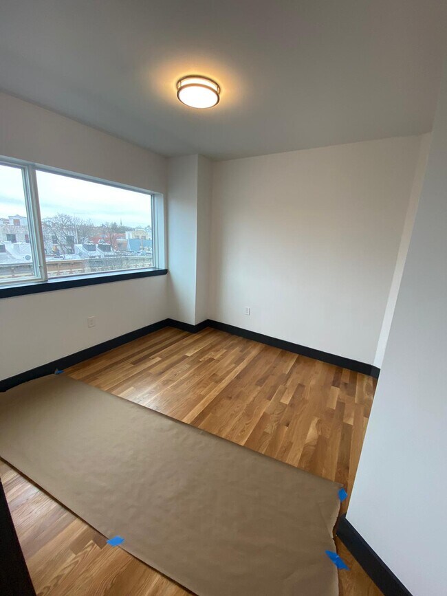 Building Photo - 1364 Rogers Ave