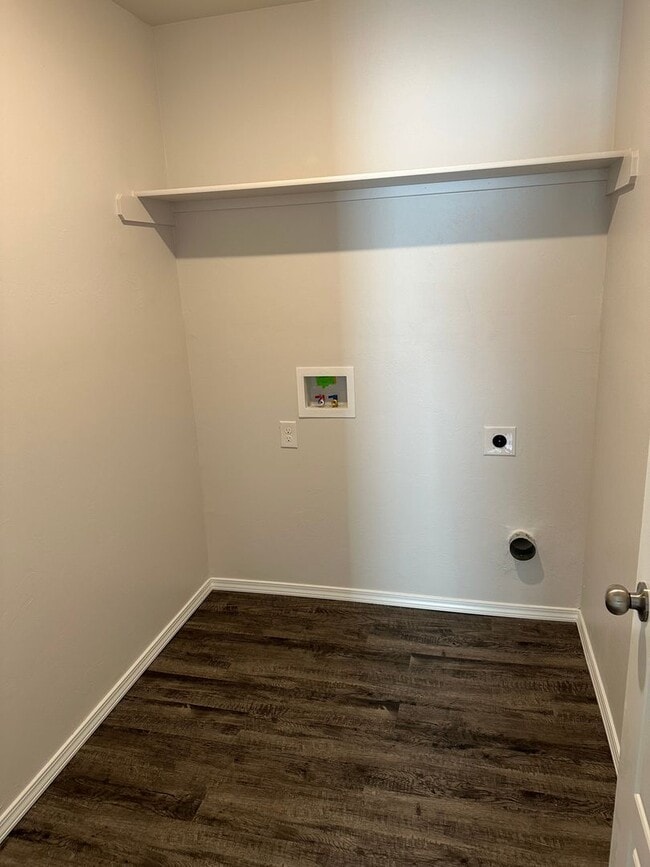 Building Photo - Pre-Leasing Now | Spacious 3 Bedroom, 2 Bathroom Home in Saratoga
