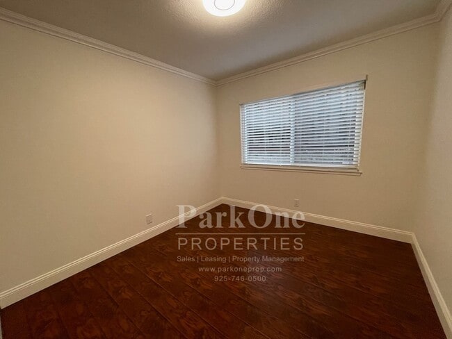 Building Photo - Nicely Update Home Now Available in the Crossings