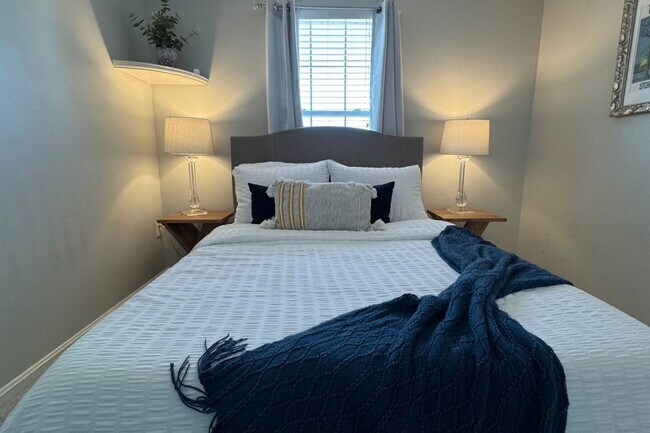 Building Photo - 9414 Grant Ave