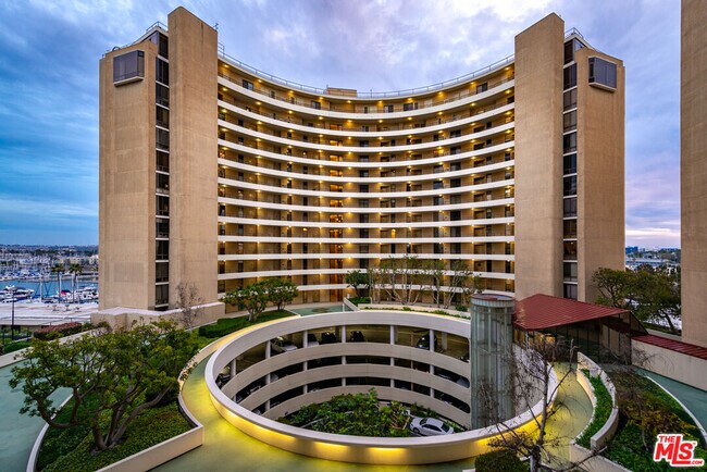 Building Photo - 4265 Marina City Dr