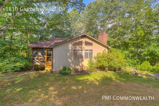 Building Photo - 3 Bed / 2 Bath Single Family (Available 7/...