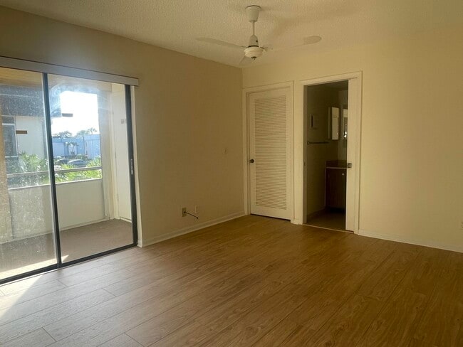 Building Photo - 83 Capri B