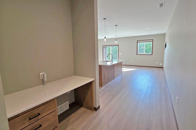 Building Photo - Cloverfield Townhomes