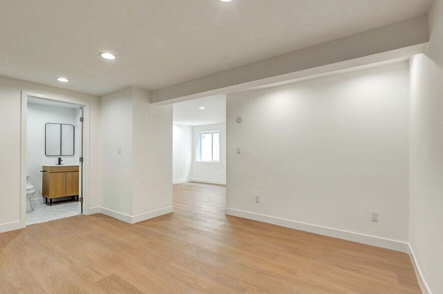 Building Photo - 644 Pier Ave