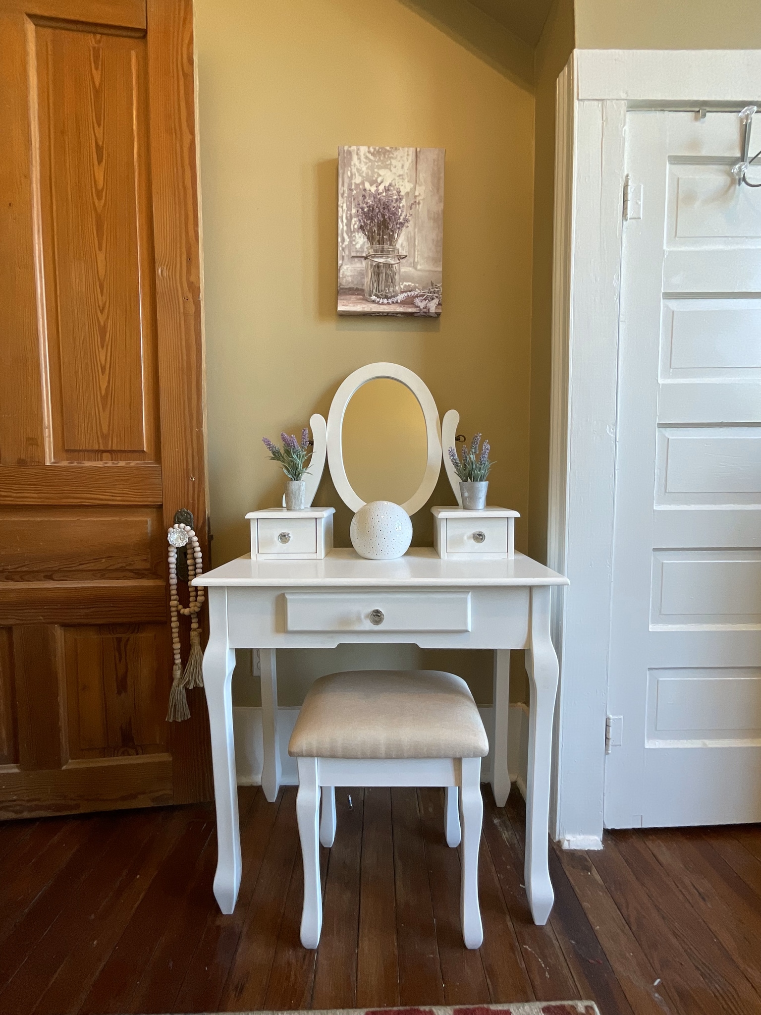Room 2 decor - 1116 Main St