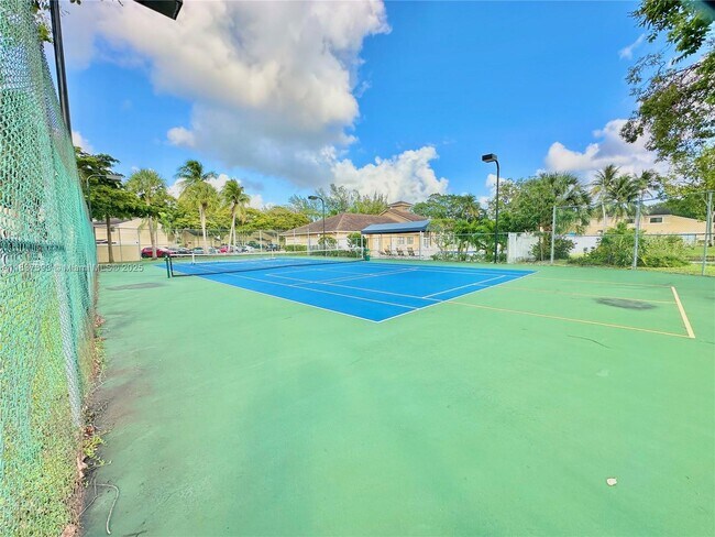 Building Photo - 351 Palm Way