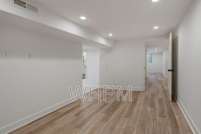 Building Photo - 541 Skyview Dr