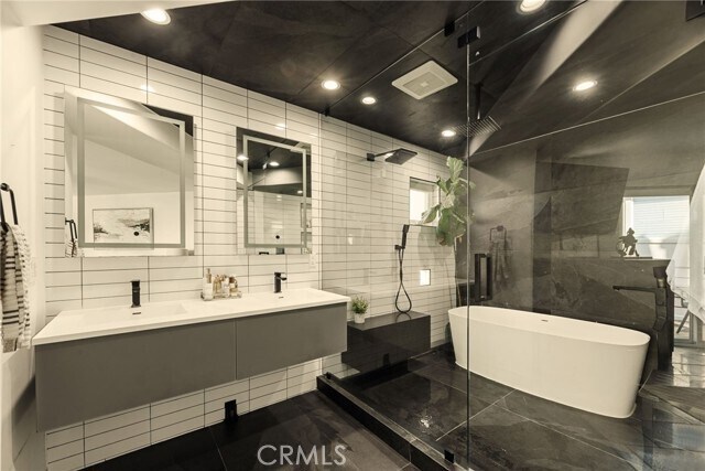 Building Photo - 610 9th St