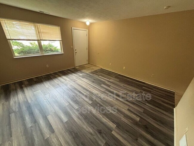 Building Photo - 983-A Pom Court