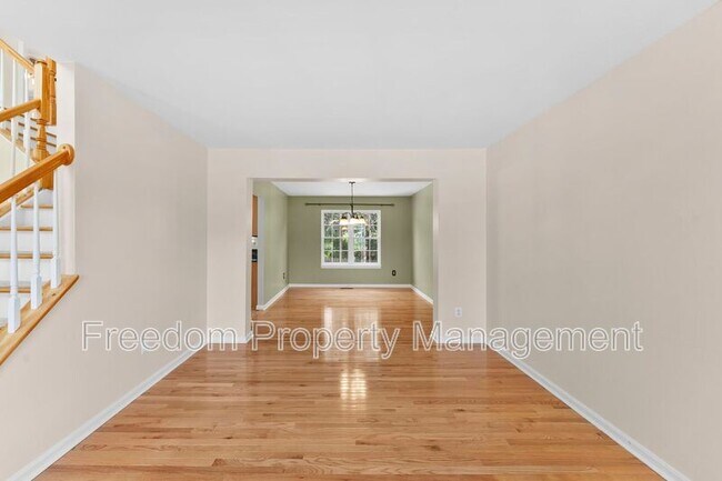Building Photo - 9140 Worthington Dr