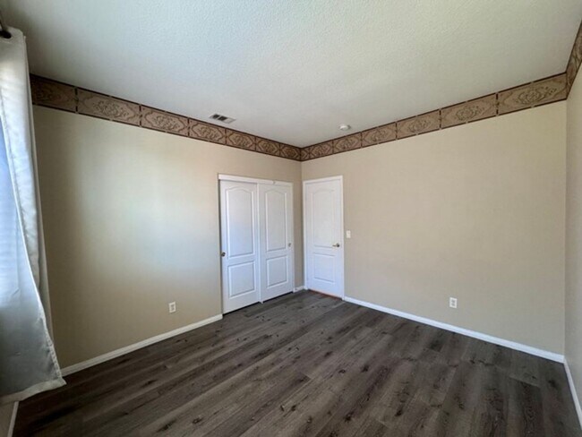 Building Photo - Murrieta Home with 6 Bedrooms plus a Bonus...