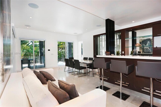 Building Photo - 573 Warren Ln