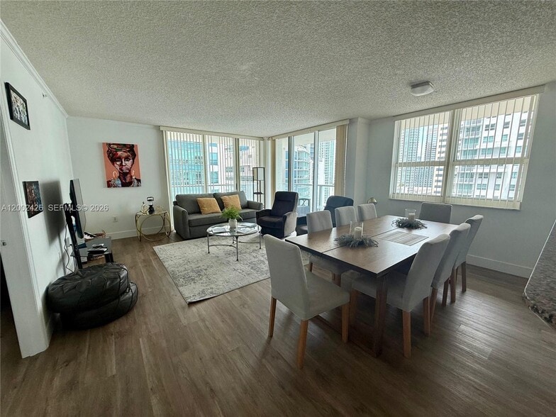 Building Photo - 1155 Brickell Bay Dr