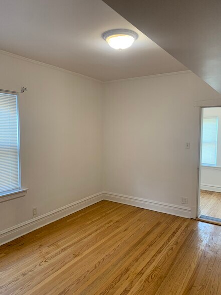 Building Photo - 6435 N Seeley Ave