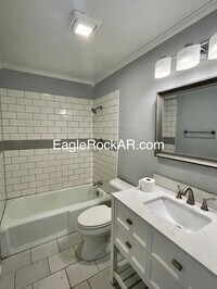 Building Photo - Cozy Townhome with Pool!