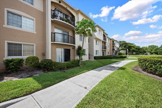 Building Photo - 800 Crestwood Ct S
