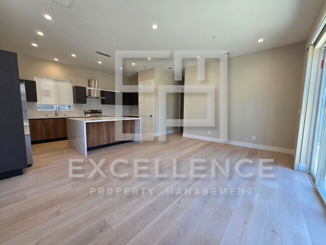 Building Photo - Brand New Build - 2/2 Cottage, Fenced Yard...