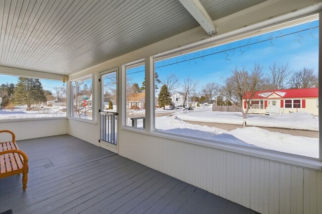 Building Photo - 26 Snow St