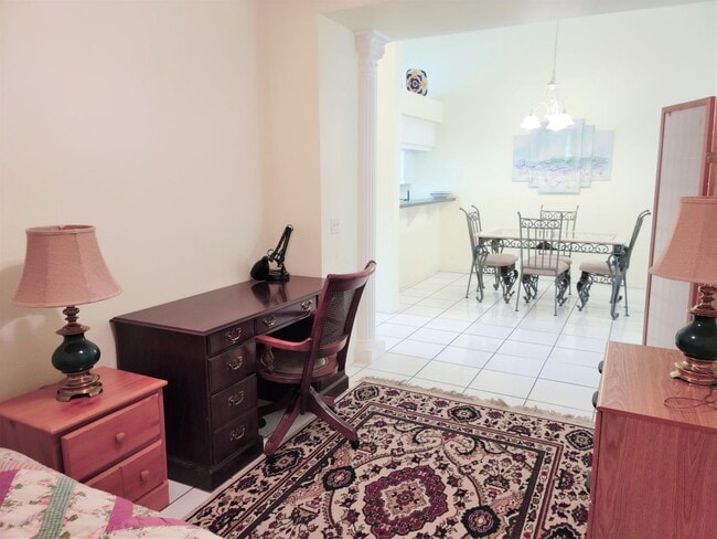 Building Photo - Annual Furnished - Attractive 2 Bedroom 2 Bathroom Plus a Den Condo with 2nd floor Reserve View!