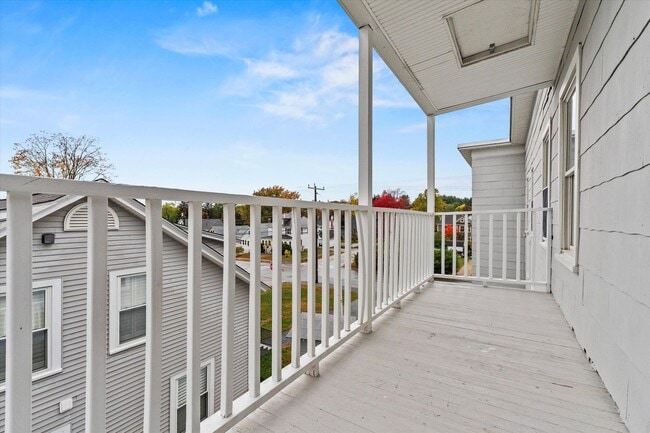 Building Photo - 651 Lake Ave, #3, Manchester NH 03103