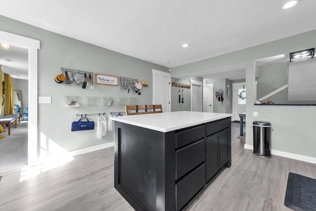 Building Photo - 1945 Woodcrest Rd