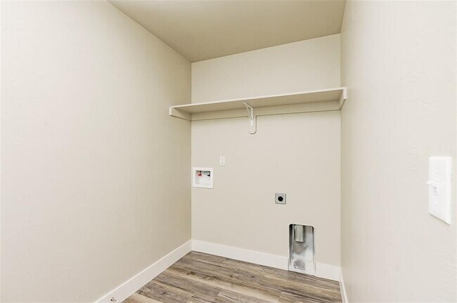 Building Photo - 2321 Gleneagles Blvd