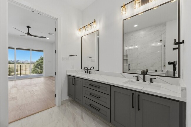 Building Photo - 404 Vista Buena Trl