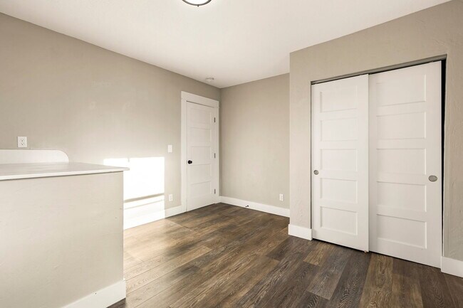 Building Photo - 5532 N Haight Ave