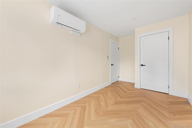 Building Photo - 14-42 33rd Ave