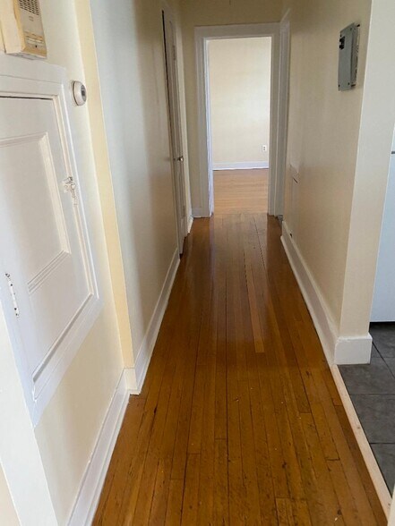 Hall to bedroom - 558 Orange St
