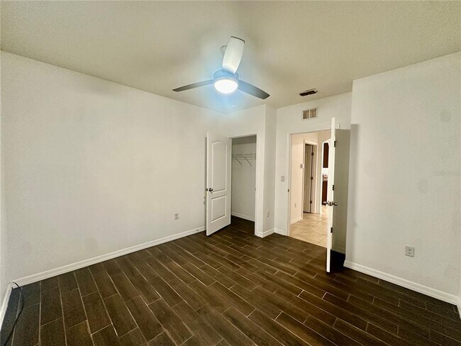 Building Photo - 988 Summer Glen Dr