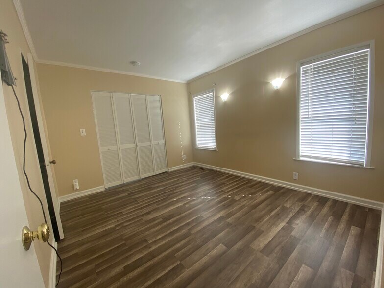 Building Photo - 315 Monroe St