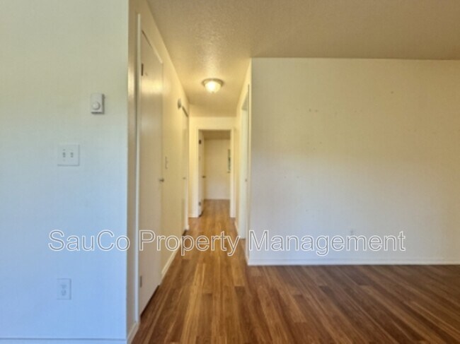 Building Photo - 5560 SW Beaverton Hillsdale Hwy