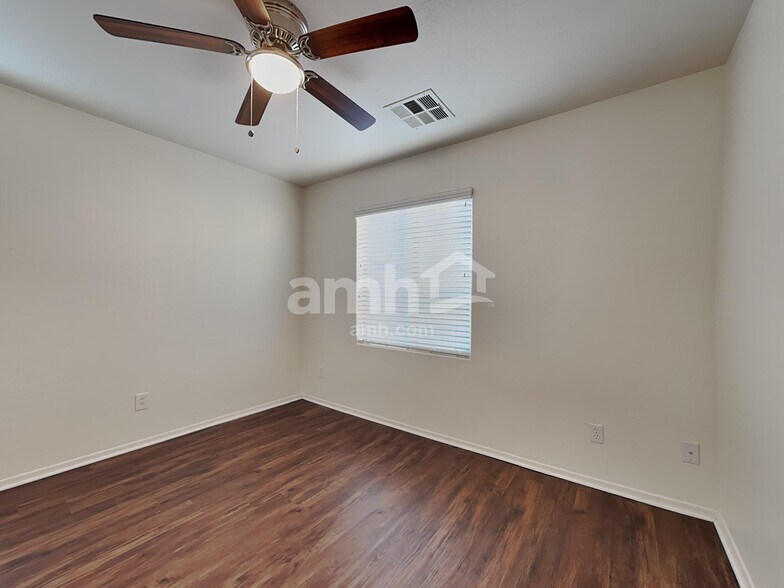 Building Photo - 2549 E Bart St