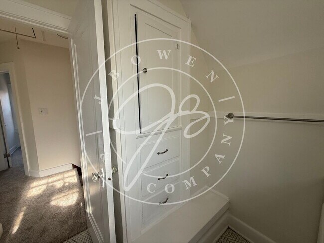 Building Photo - "Charming 3-Bedroom Home in Toledo with Spacious 1162 Sq. Ft. Layout – Your Perfect Retreat Awaits!"