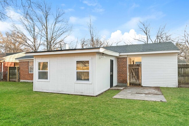 Building Photo - 1751 Capri Rd