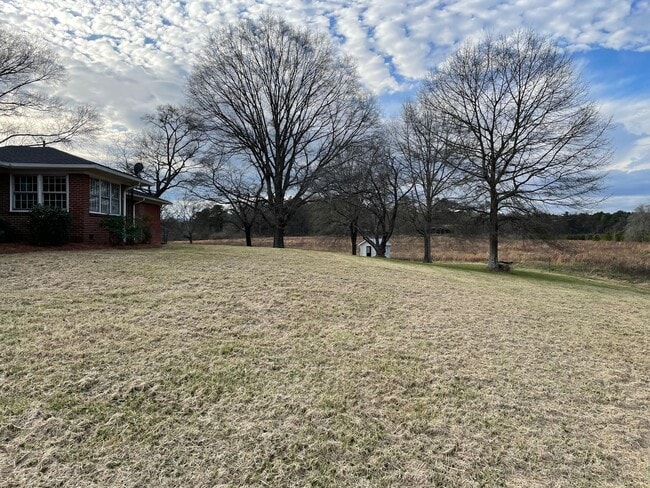 Building Photo - Executive 3/3 House in Coosa on Acreage $1...
