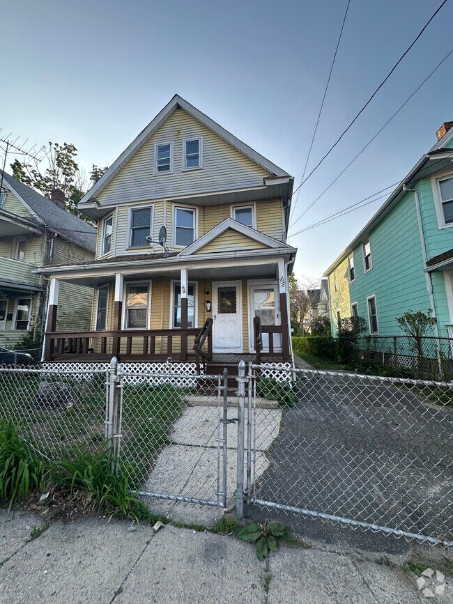 Building Photo - 1036 Maplewood Ave