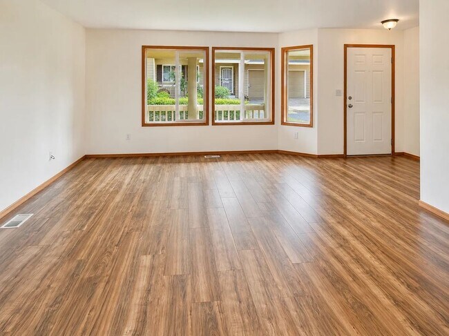 Building Photo - 1158 SE La Mesa Ave